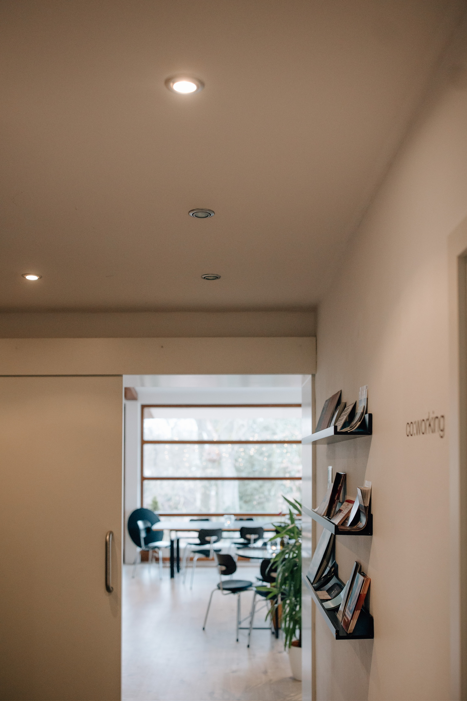Moderner, lichter Coworking Bereich im co:Lab Hauptbau